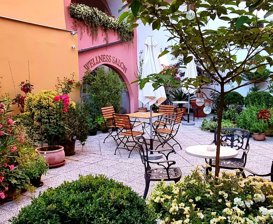 Mitra, Story Ptuj